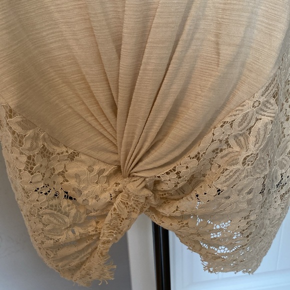 Shaping & Smoothing Twist Front Top - Picture 5 of 9